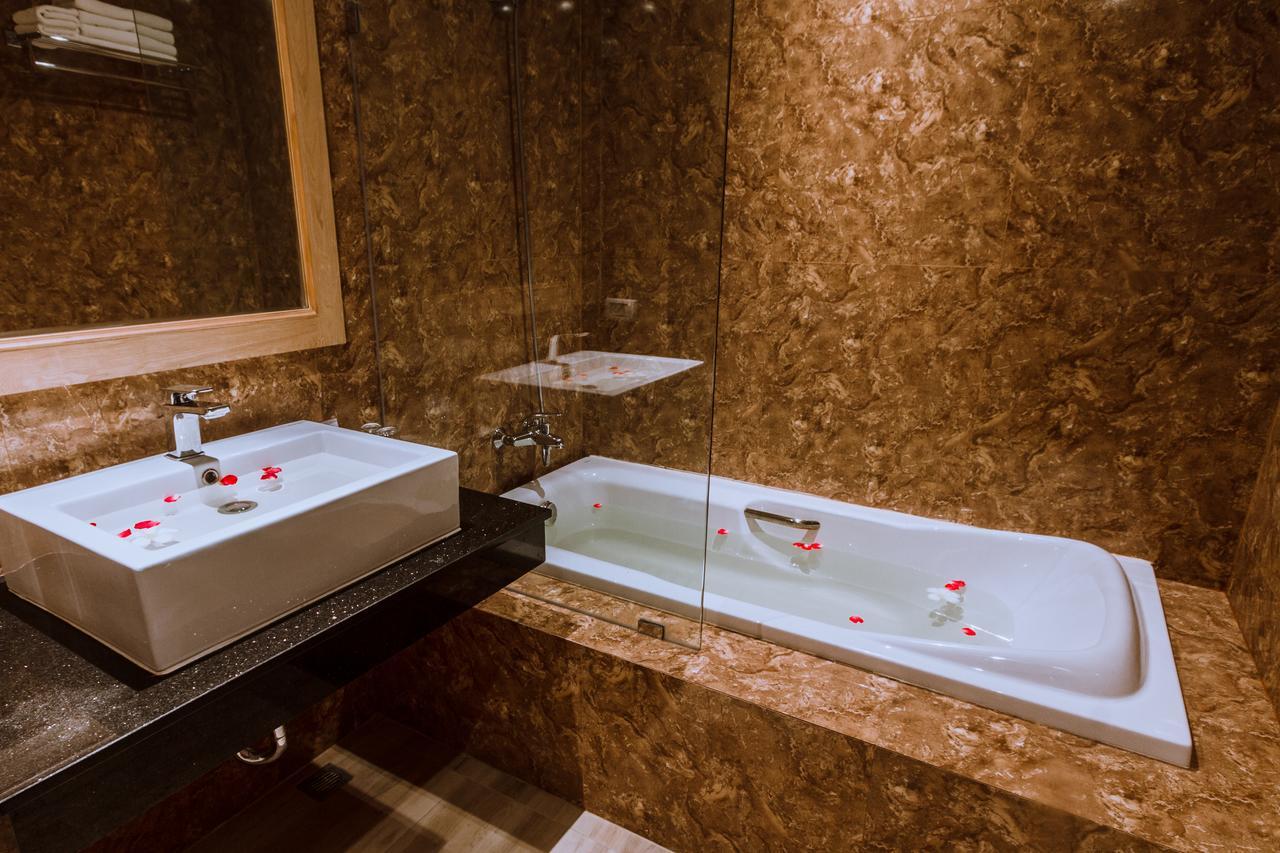 Airport Beach Hotel Phuket - Sha Extra Plus Nai Yang Beach エクステリア 写真